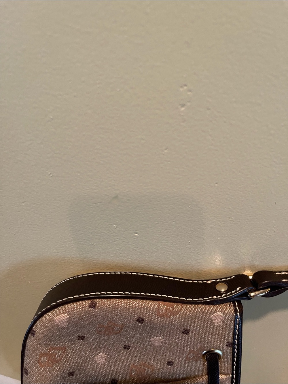 NWT, Dooney & Bourke Taupe and Briwn Heart-Print small Shoulder Bag - Picture 7 of 10